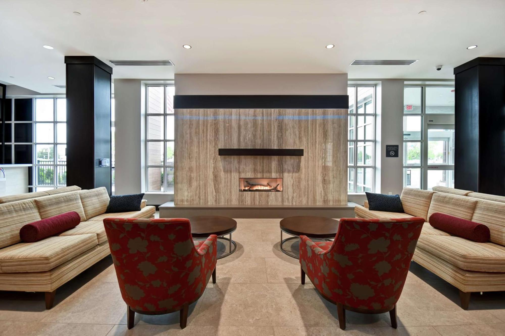 Hilton Garden Inn Lansing West Exterior foto