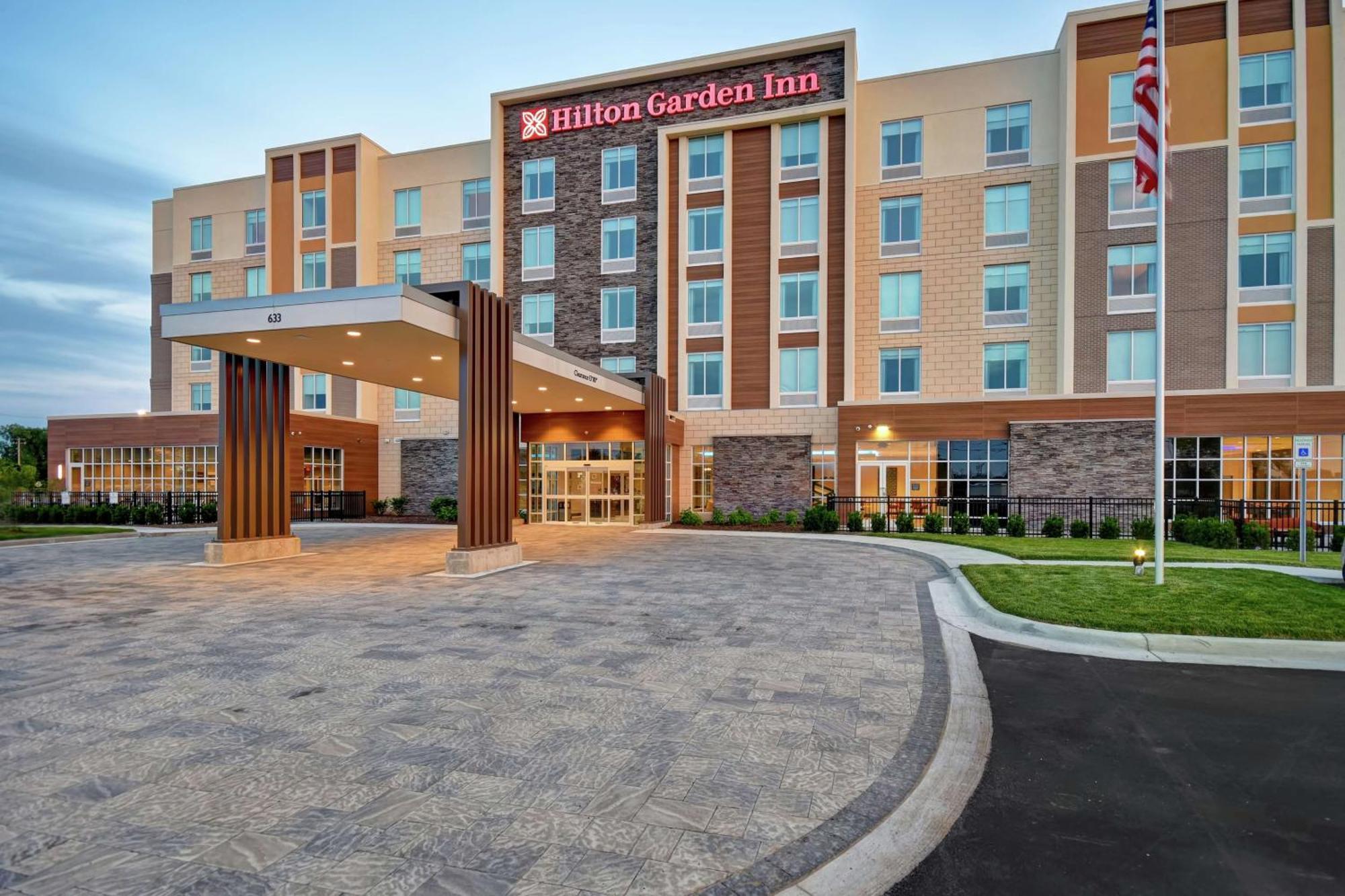 Hilton Garden Inn Lansing West Exterior foto